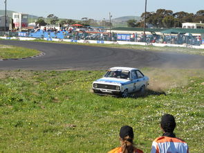 乐鱼体育app下载地址-“三叉湖飞盘赛：速度与精准的完美结合，精彩不断”